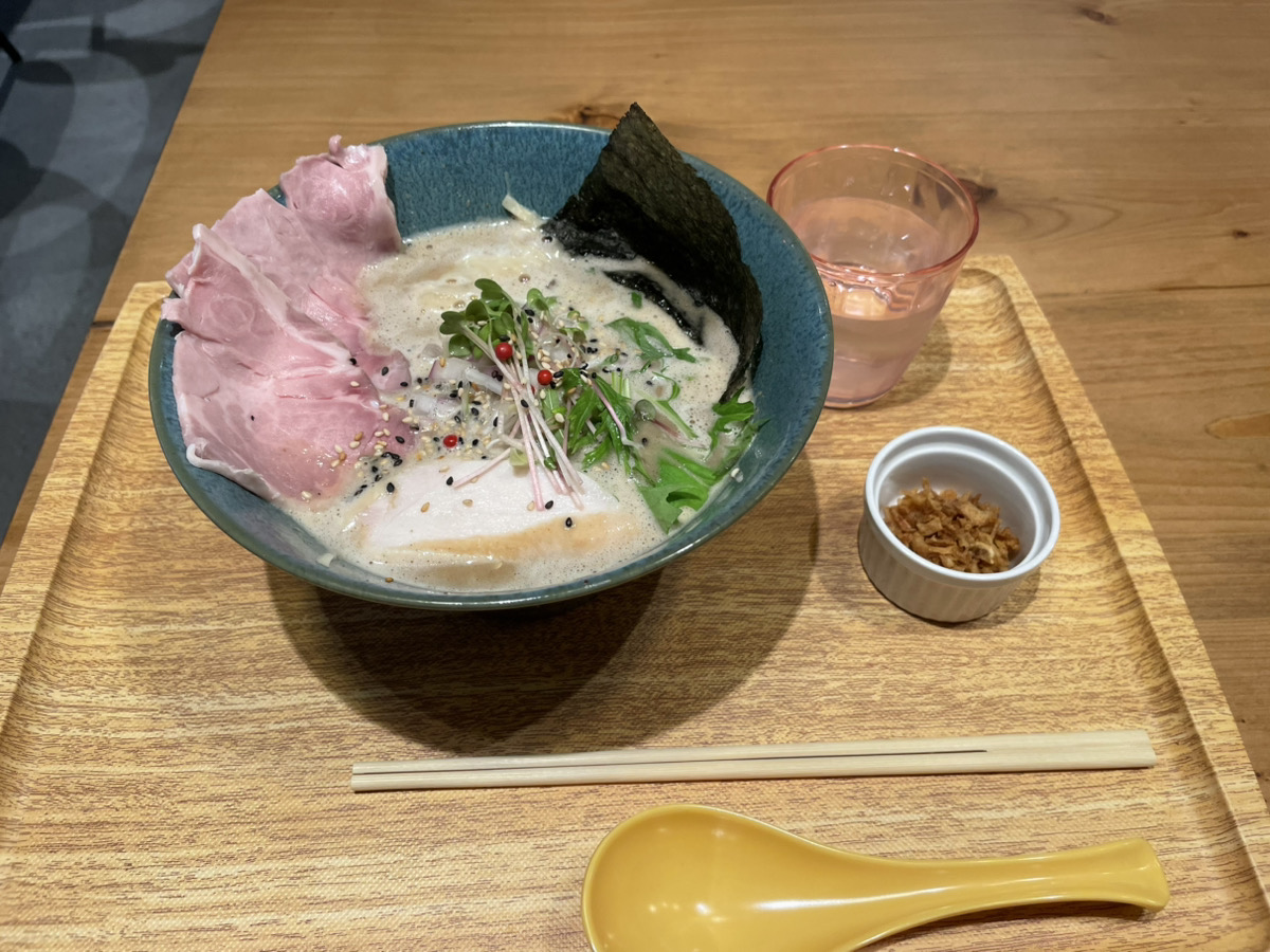 泡系白湯鶏そば三六白湯そば九(みろく)