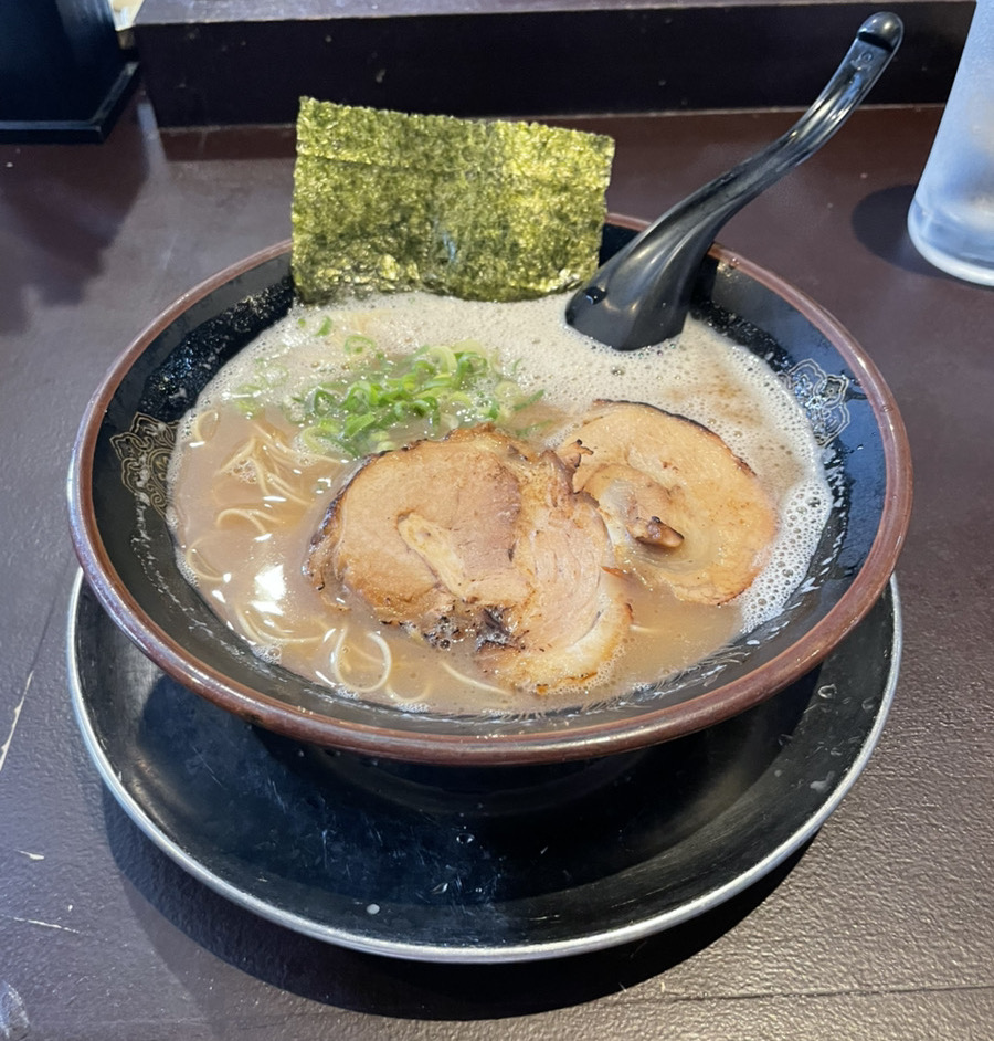 博多らーめん しん のとんこつしょうゆラーメン