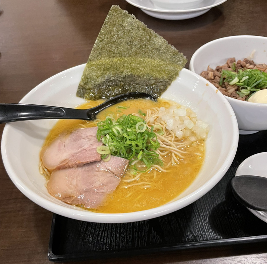 麺の蔵 我天 半田市の鶏白湯ラーメンでスープが多めの時